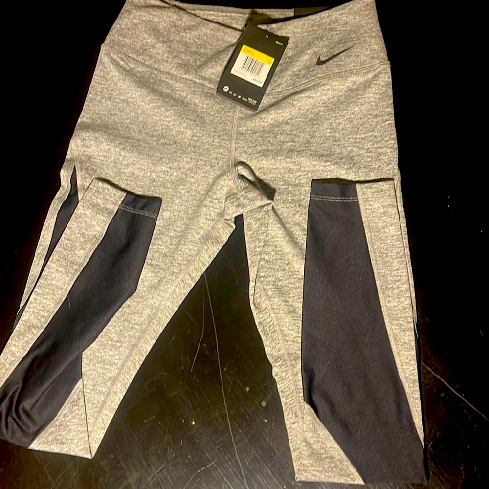 💥3 pairs Nike leggings with tags on💥 New! Bundle.